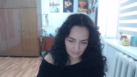 Snapshot of alexismillers chatting on 09.19.25 AlexisMillers online show from 09.19.25