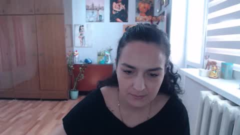 Snapshot of alexismillers chatting on 10.05.25 AlexisMillers online show from 10.05.25