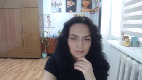 Snapshot of alexismillers chatting on 10.06.25 AlexisMillers online show from 10.06.25