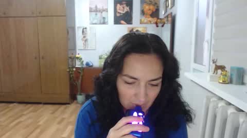 Snapshot of alexismillers chatting on 10.22.25 AlexisMillers online show from 10.22.25