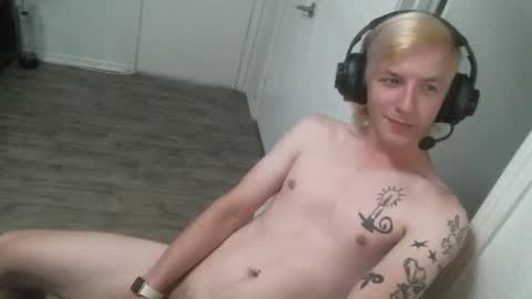 Snapshot of alexxxmic chatting on 10.21.25 Alexxxmic online show from 10.21.25