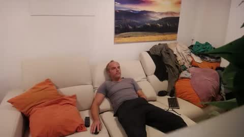 Snapshot of alfret35 chatting on 10.14.25 alfret35 online show from 10.14.25