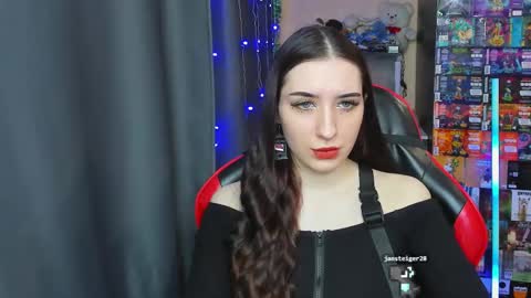 Snapshot of alice_bailey chatting on 03.04.25 Alice online show from 03.04.25