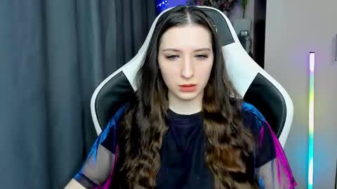 Snapshot of alice_bailey chatting on 12.01.25 Alice online show from 12.01.25