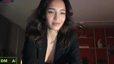 Snapshot of alice_bane chatting on 12.20.24 A R Y A  T I A online show from 12.20.24