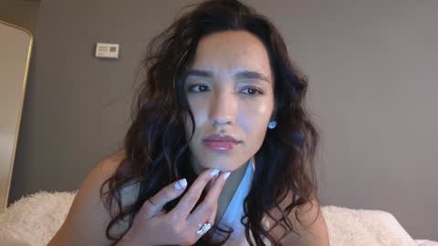 Snapshot of alice_bane chatting on 01.15.25 A R Y A  T I A online show from 01.15.25