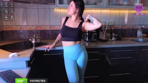 Snapshot of alice_bane chatting on 10.29.25 A R Y A  T I A online show from 10.29.25