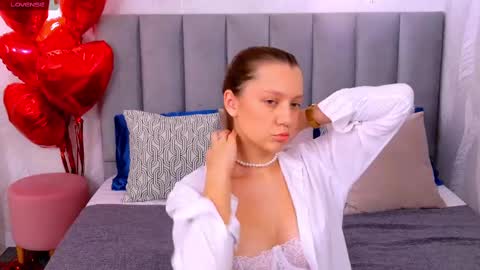 Snapshot of alice_charmy chatting on 02.19.25 Alice in Wonderland online show from 02.19.25