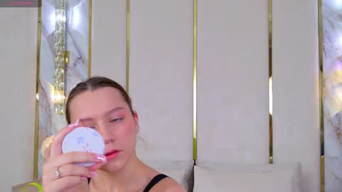 Snapshot of alice_charmy chatting on 02.20.25 Alice in Wonderland online show from 02.20.25