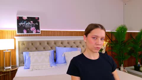 Snapshot of alice_charmy chatting on 02.23.25 Alice in Wonderland online show from 02.23.25