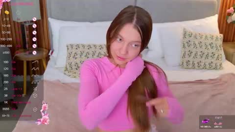 Snapshot of alice_charmy chatting on 09.12.25 Alice in Wonderland online show from 09.12.25