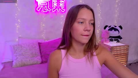 Snapshot of alice_charmy chatting on 09.17.25 Alice in Wonderland online show from 09.17.25