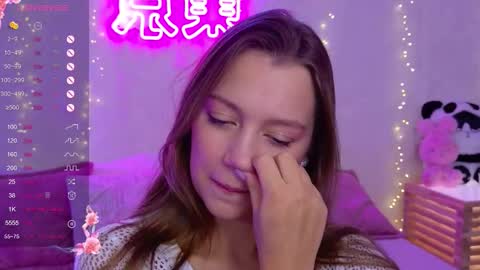 Snapshot of alice_charmy chatting on 09.22.25 Alice in Wonderland online show from 09.22.25