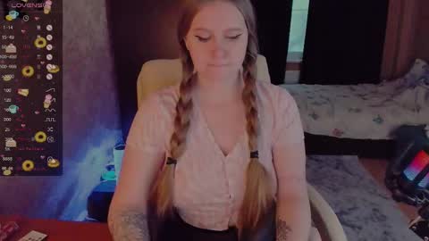 Snapshot of alice_dreamgirl_ chatting on 12.23.24 Alice 3 online show from 12.23.24
