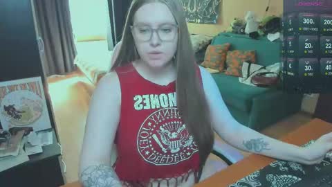 Snapshot of alice_dreamgirl_ chatting on 06.08.26 Alice 3 online show from 06.08.26