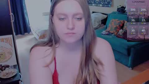 Snapshot of alice_dreamgirl_ chatting on 07.28.26 Alice 3 online show from 07.28.26