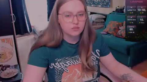 Snapshot of alice_dreamgirl_ chatting on 07.29.26 Alice 3 online show from 07.29.26