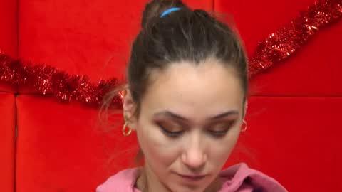 Snapshot of alice_munro chatting on 01.04.25 AliceMunro online show from 01.04.25