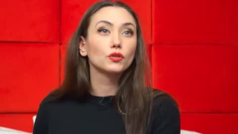 Snapshot of alice_munro chatting on 02.12.25 AliceMunro online show from 02.12.25