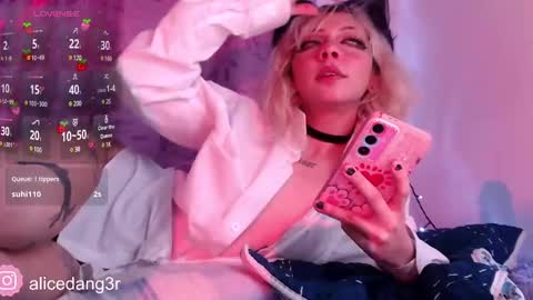 Snapshot of alicedang3r chatting on 01.08.25 Alice  online show from 01.08.25