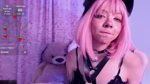 Snapshot of alicedang3r chatting on 09.13.25 Alice  online show from 09.13.25