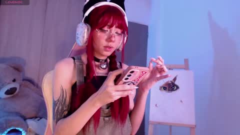 Snapshot of alicedang3r chatting on 10.17.25 Alice  online show from 10.17.25