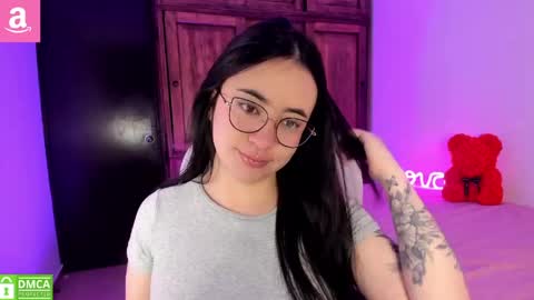 Snapshot of alicee_2 chatting on 05.22.26 Aliceee .. 97YP9VWGZHrefnav wishlist lists 1 online show from 05.22.26