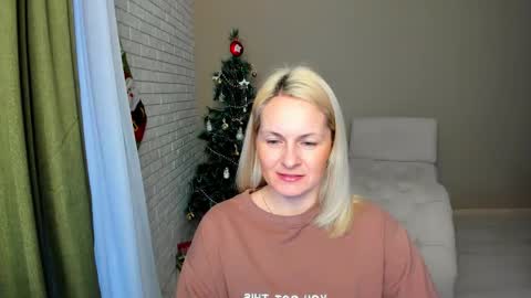 Snapshot of alicee__grace chatting on 12.17.25 Alicee online show from 12.17.25