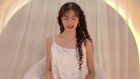 Snapshot of alicee_rodriguez chatting on 07.21.26 alice online show from 07.21.26