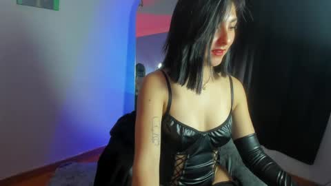Snapshot of alicee_roos chatting on 05.19.26 Alice online show from 05.19.26