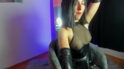 Snapshot of alicee_roos chatting on 05.28.26 Alice online show from 05.28.26