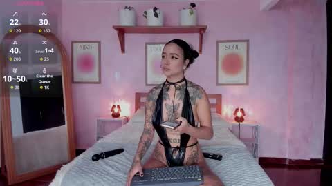 Snapshot of alicegould chatting on 11.06.25 alicegould online show from 11.06.25