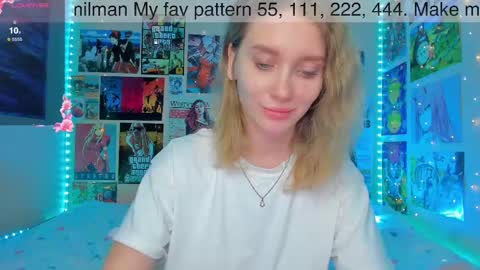 Snapshot of alicemilman chatting on 12.17.24 Alice online show from 12.17.24