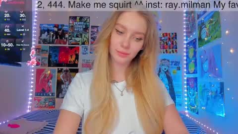 Snapshot of alicemilman chatting on 01.05.25 Alice online show from 01.05.25