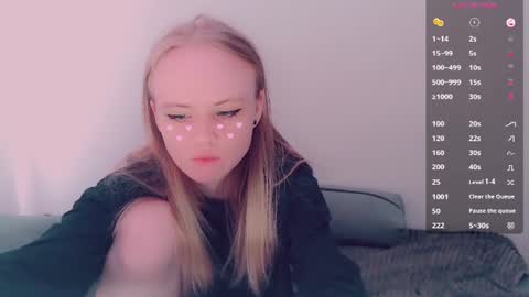 Snapshot of alicenya chatting on 06.08.26 Alice online show from 06.08.26
