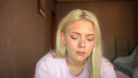 Snapshot of aliceoceaneyes chatting on 09.08.25 aliceoceaneyes online show from 09.08.25