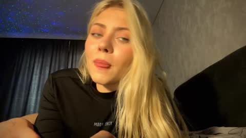 Snapshot of aliceoceaneyes chatting on 10.05.25 aliceoceaneyes online show from 10.05.25