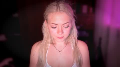 Snapshot of aliceoceaneyes chatting on 10.30.25 aliceoceaneyes online show from 10.30.25