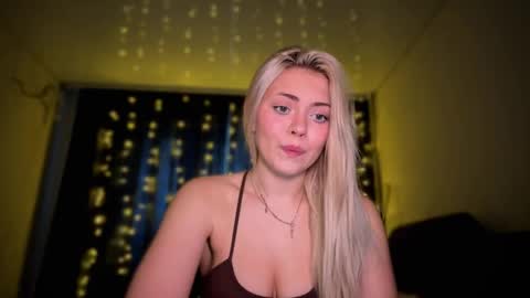 Snapshot of aliceoceaneyes chatting on 11.11.25 aliceoceaneyes online show from 11.11.25