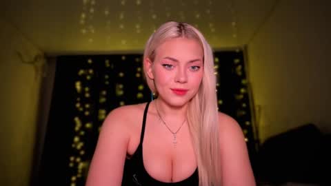 Snapshot of aliceoceaneyes chatting on 11.12.25 aliceoceaneyes online show from 11.12.25