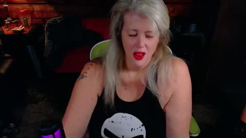 Snapshot of alicescuriosity chatting on 11.30.25 Alices Curiosity online show from 11.30.25