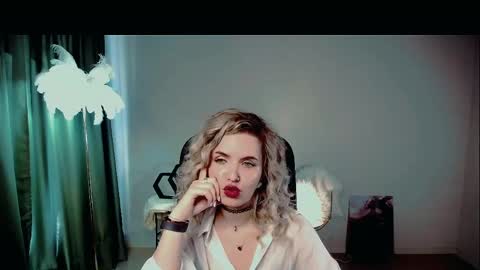 Snapshot of alicesmite chatting on 06.10.26 alicesmite online show from 06.10.26