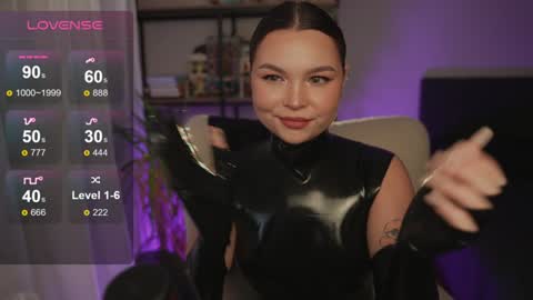 Snapshot of alicesweetlove chatting on 12.14.24 Alice online show from 12.14.24