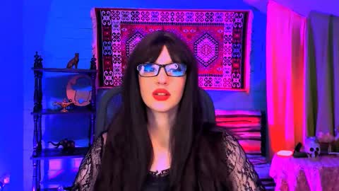 alicewelch_ online show from 10.08.25
