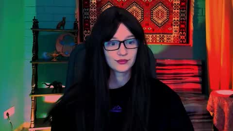 alicewelch_ online show from 10.10.25