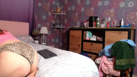 Snapshot of alicewetsquirt chatting on 06.06.26 alicewetsquirt online show from 06.06.26