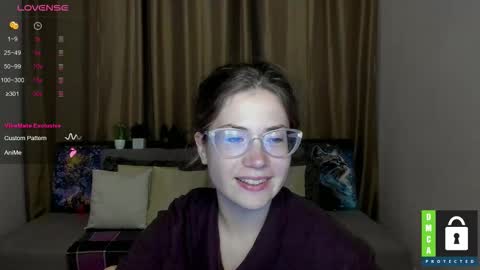 Snapshot of alicia_folow chatting on 10.04.25 Alicia online show from 10.04.25