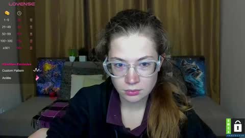 Snapshot of alicia_folow chatting on 10.11.25 Alicia online show from 10.11.25