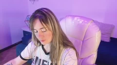 Snapshot of alicia_thompsonn chatting on 07.15.26 Alice online show from 07.15.26