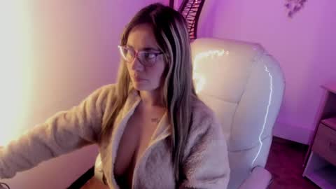 Snapshot of alicia_thompsonn chatting on 07.25.26 Alice online show from 07.25.26